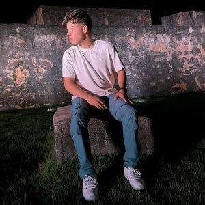 Meet your Posher, Chris